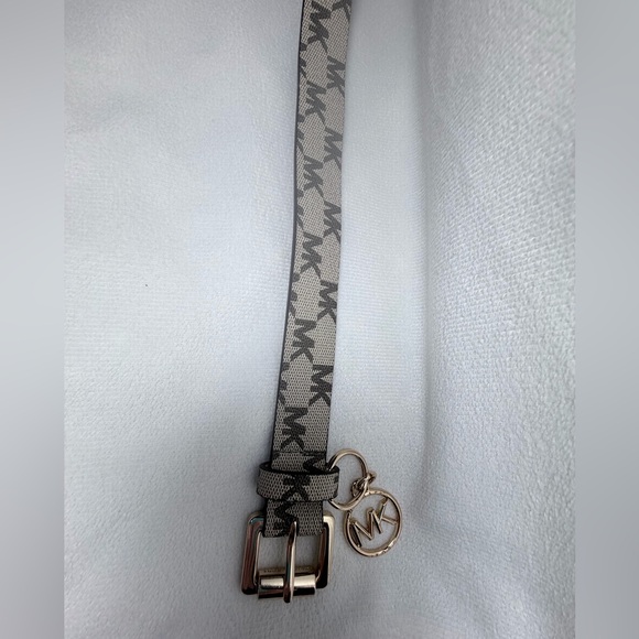 Michael Kors Women's Cream and Tan
Belt Bag - Picture 14 of 14